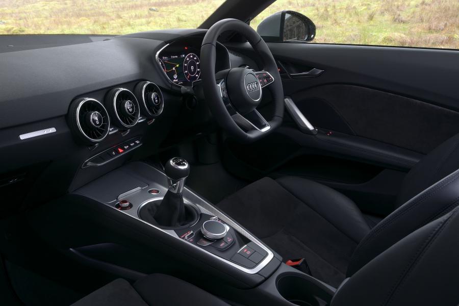 Торпедо Audi TT Coupe 2.0 TDI Ultra (8S) 2014 года  (UK) (фото 8 из 10)